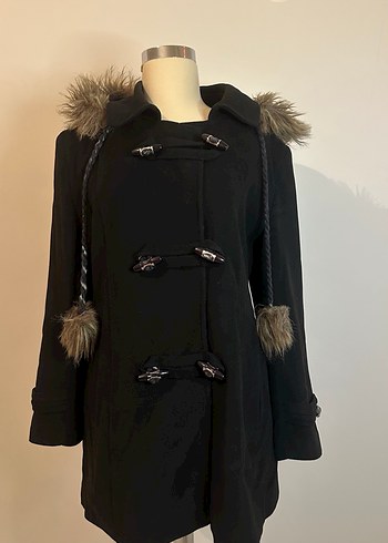 Kürk Detaylı Siyah Gotik Kadın Kaban - Görsel 6