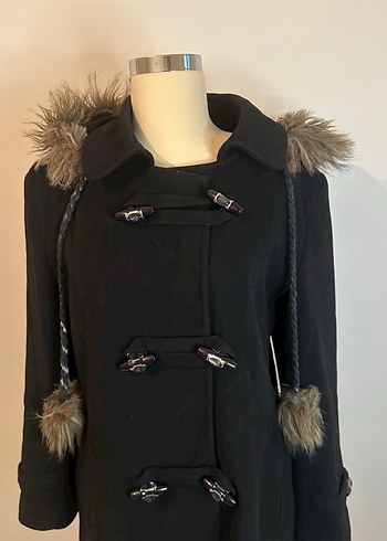 Kürk Detaylı Siyah Gotik Kadın Kaban - Görsel 5