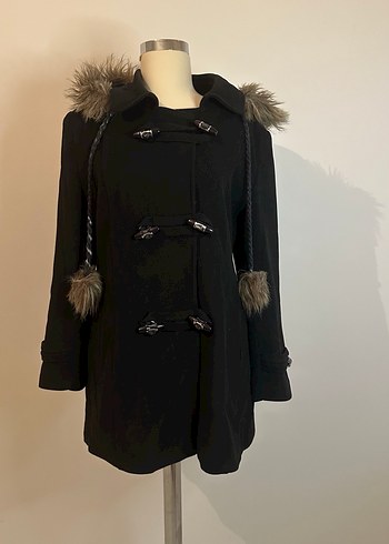 Kürk Detaylı Siyah Gotik Kadın Kaban - Görsel 2