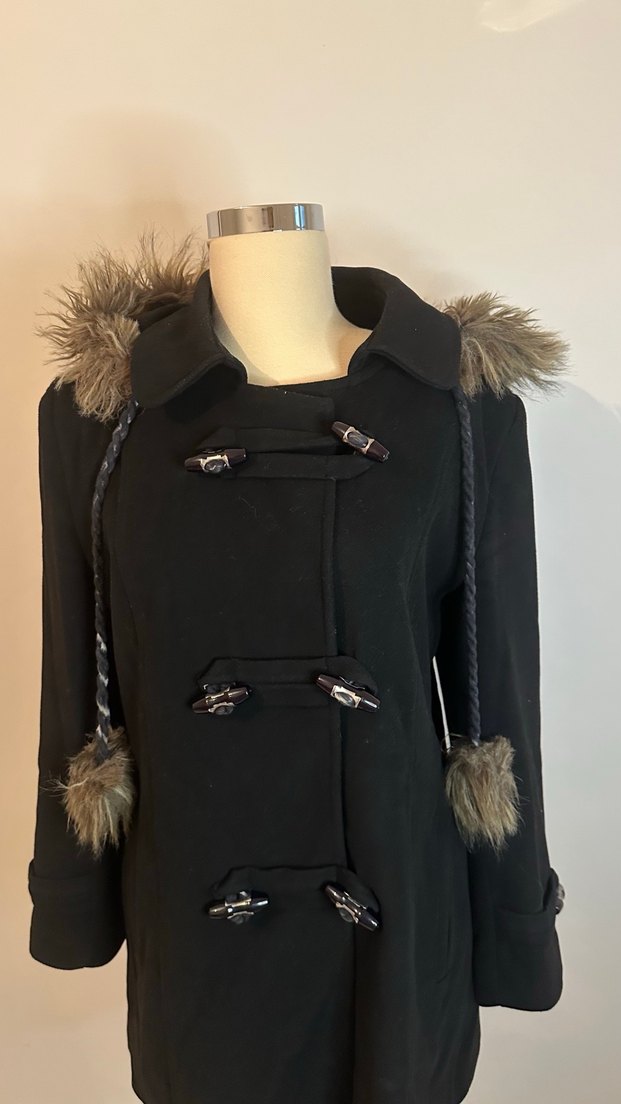 Kürk Detaylı Siyah Gotik Kadın Kaban - Görsel 5