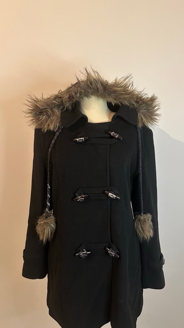 Kürk Detaylı Siyah Gotik Kadın Kaban - Görsel 3