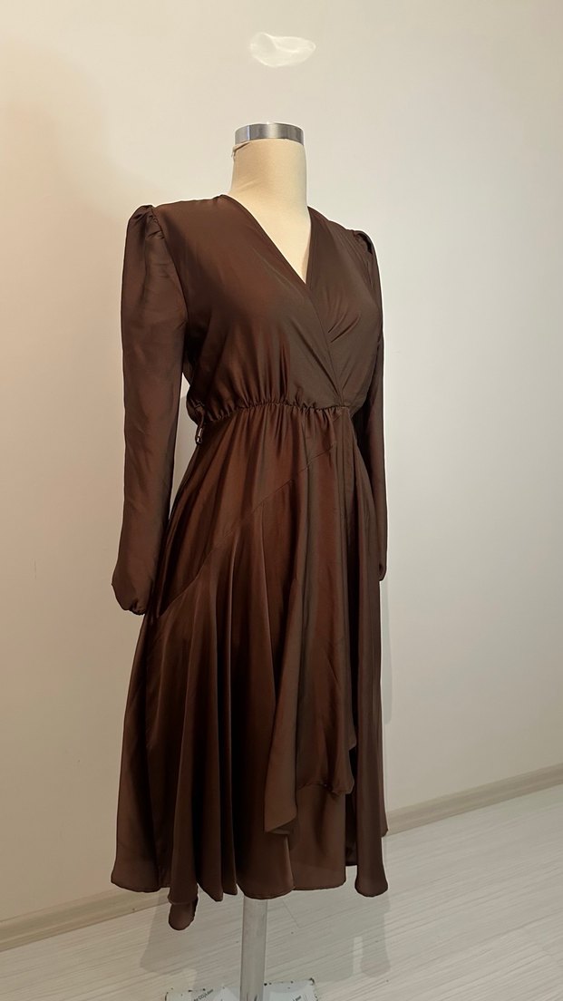 Kahverengi Uzun V Yaka Drapeli Elbise - Görsel 2