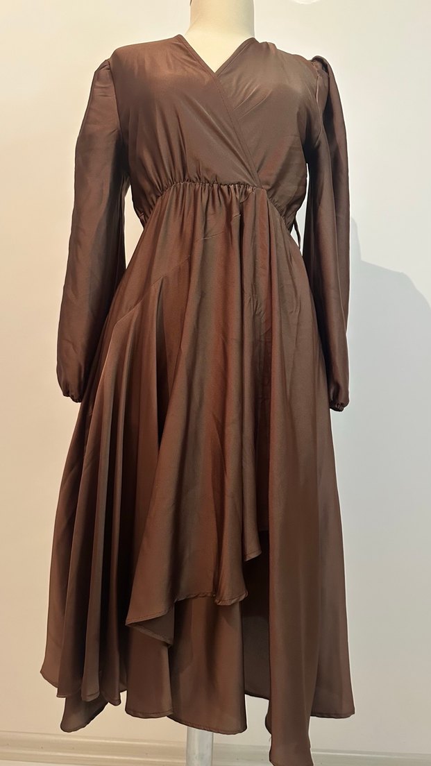 Kahverengi Uzun V Yaka Drapeli Elbise - Görsel 4