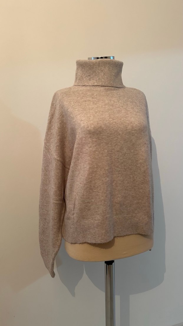 Bej Yün Yüksek Yakalı Kadın Kazak - Görsel 2