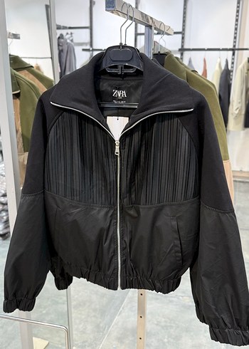 Zara Siyah Mini Pilili Spor Ceket