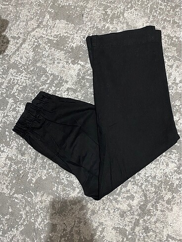 32 Beden siyah Renk Bershka Siyah Pantolon