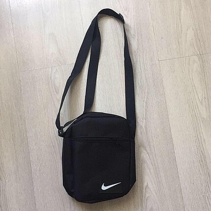 Nike Askılı Çanta