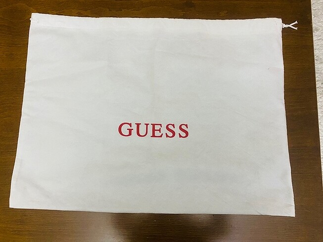 1 GUESS çanta toz torbası