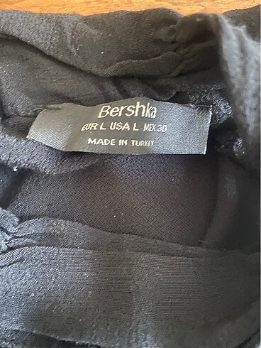 l Beden siyah Renk Yaka detaylı #bershka bluz simsiyah