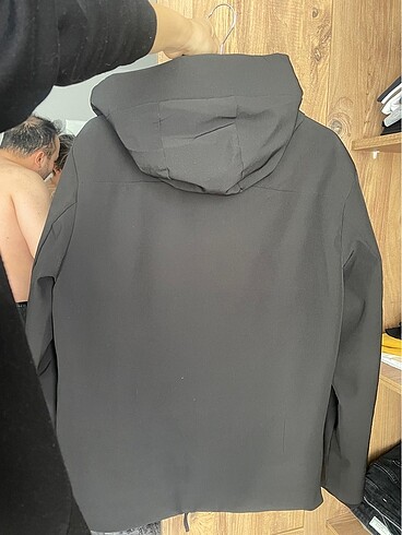 Zara Mont