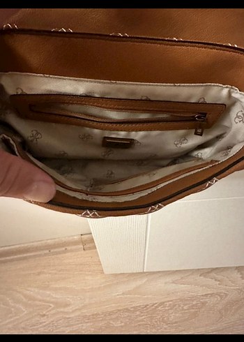 GUESS Zincir Detaylı Kahverengi Deri Kadın Çanta - Görsel 4