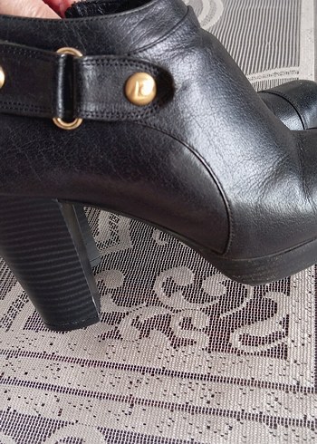 Tokalı Siyah Deri Kadın Dolgu Topuk Bot - Görsel 3