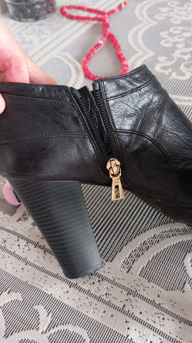 Tokalı Siyah Deri Kadın Dolgu Topuk Bot - Görsel 4