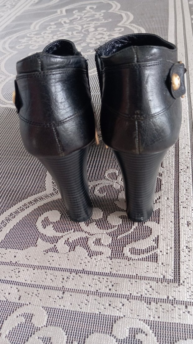 Tokalı Siyah Deri Kadın Dolgu Topuk Bot - Görsel 2