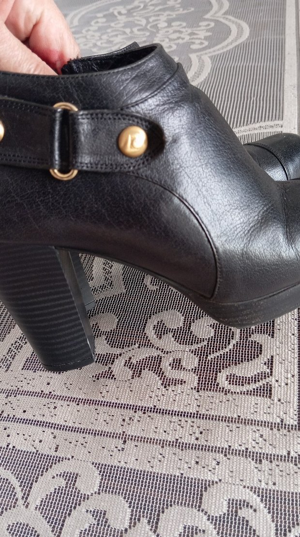 Tokalı Siyah Deri Kadın Dolgu Topuk Bot - Görsel 3