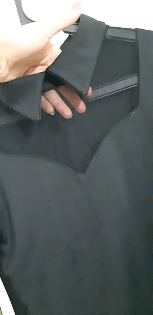 Diğer siyah tüllü