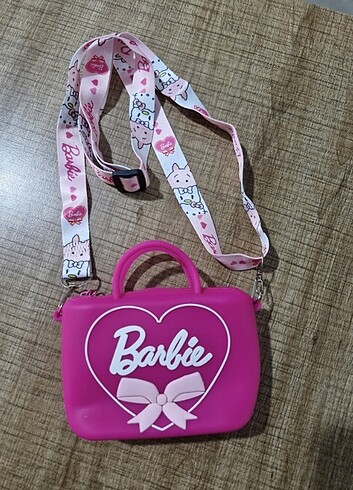 Cocuk barbie canta 