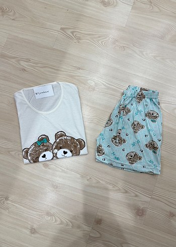 Beyaz Ayıcık Desenli Kısa Kollu Kadın Pijama Takımı