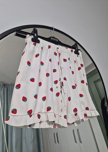 36 Beden beyaz Renk Çilek Desenli Beyaz Mini Kadın Pijama Takımı
