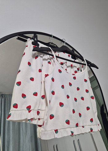 Trendyol & Milla Çilek Desenli Beyaz Mini Kadın Pijama Takımı