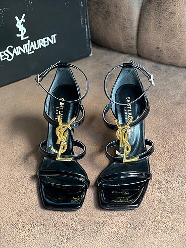 Yves Saint Laurent YSL topuklu