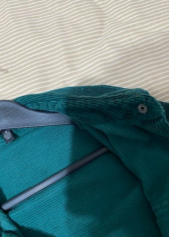 Düğmeli Turkuaz Kadife Gömlek - Görsel 2