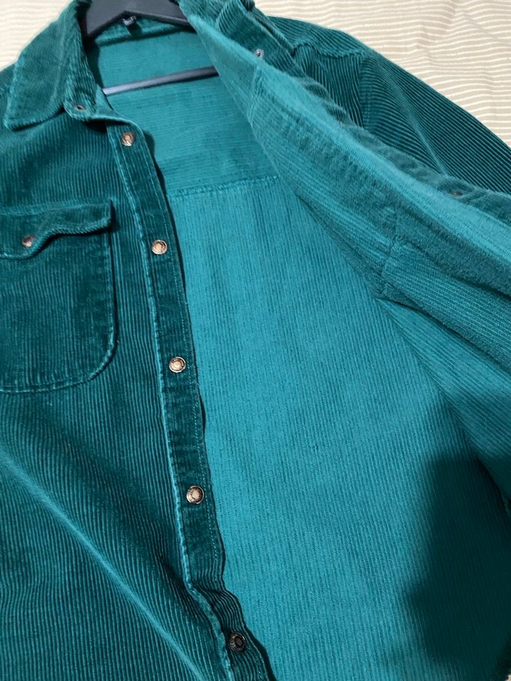 Düğmeli Turkuaz Kadife Gömlek - Görsel 4