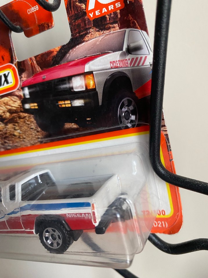 Matchbox Nissan Kırmızı Oyuncak Araba - Görsel 2