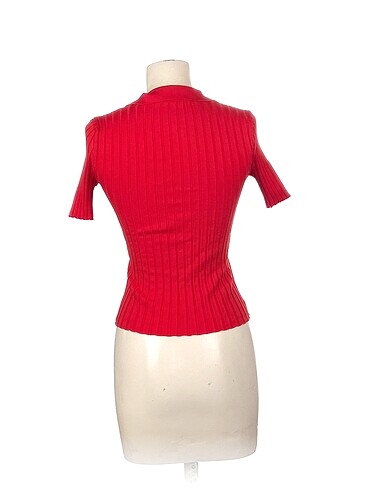 s Beden PreLoved T-shirt %70 İndirimli.