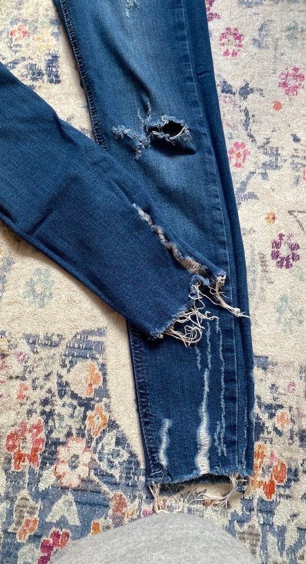 Kadın Mavi Yırtık Denim Pantolon - Görsel 2