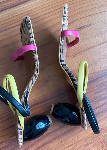 Zebra Desenli Kadın Dolgu Topuk Sandalet - Görsel 2