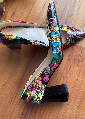 Renkli Desenli Stiletto Kadın Ayakkabı - Görsel 2
