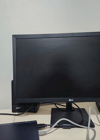 LG Siyah Monitör