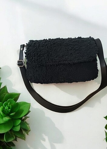 Louis Vuitton Peluş Kanvas Askılı Orta Boy Çanta