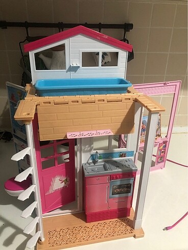 Barbie evi