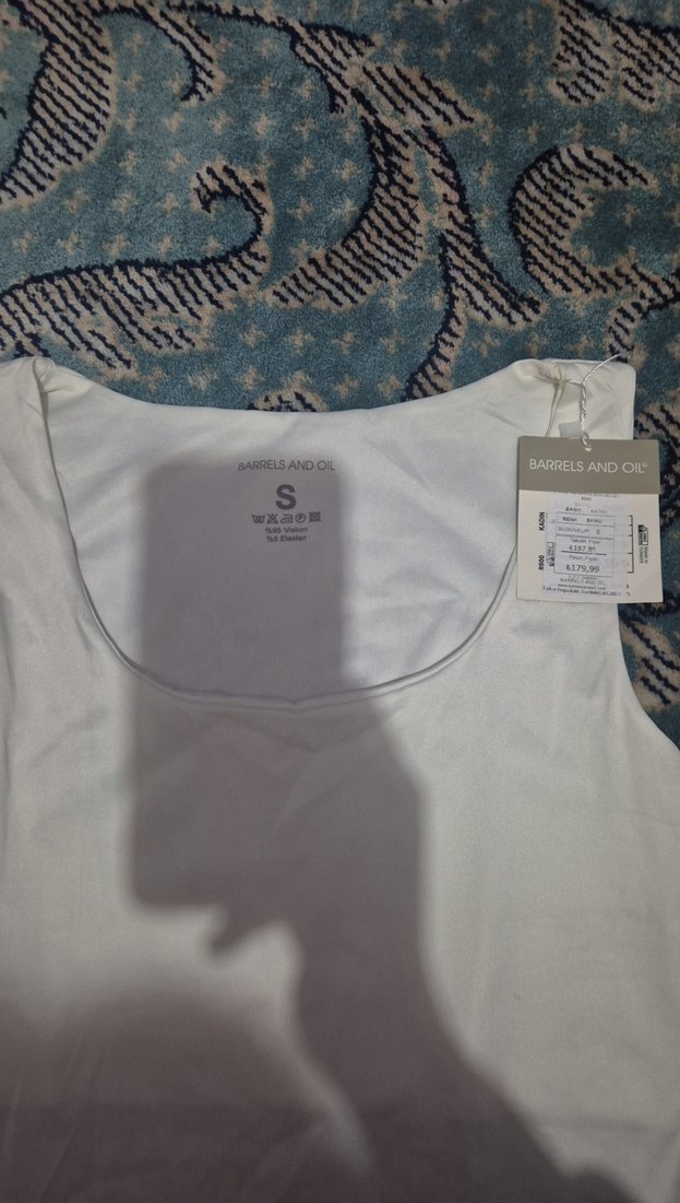 Beyaz Kadın Kolsuz Atlet - Görsel 2