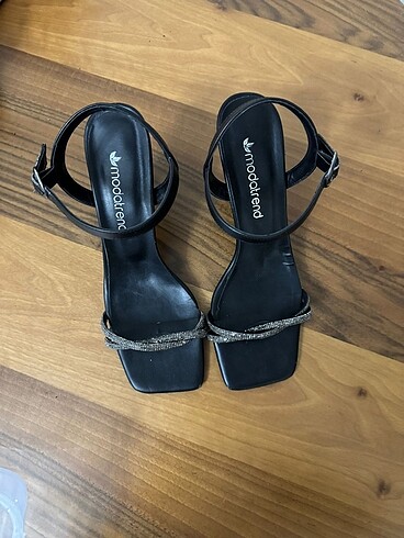 Diğer Topuklu Sandalet