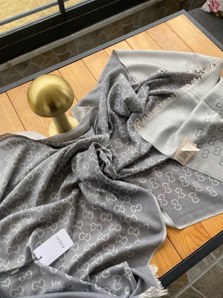 Gri İpek Dokulu Kadın Şal - Görsel 2