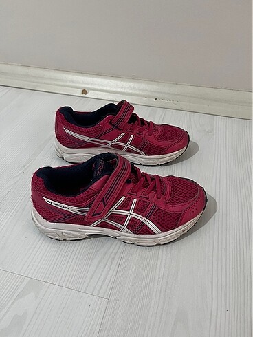 32 Beden kırmızı Renk Orijinal asics