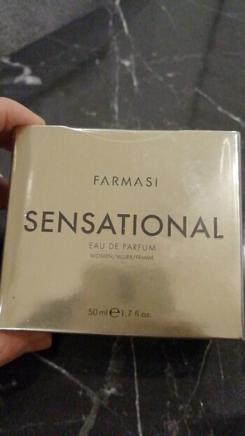 Kadın parfümü sensational