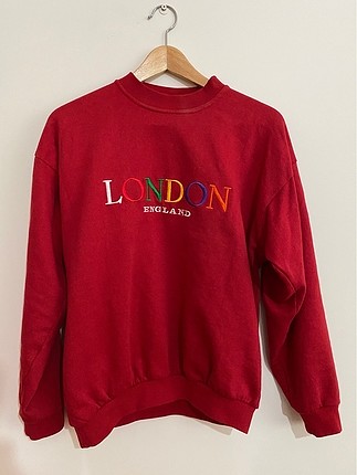 Kırmızı vintage şehir baskili hoodie