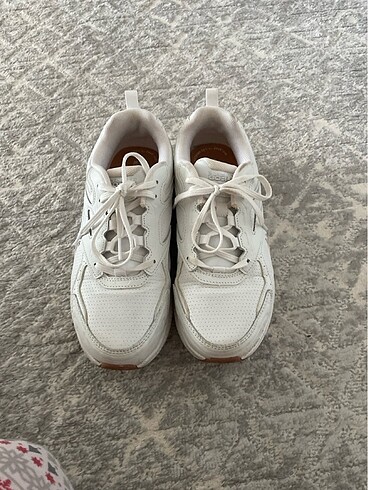 Skechers
