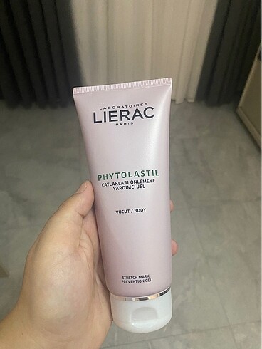 Lierac çatlak kremi