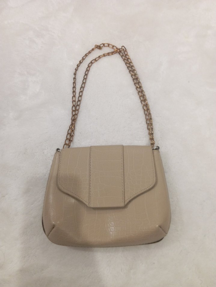 Bej Deri Zincir Detaylı Modern Klasik Çanta - Görsel 2