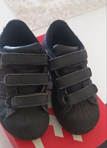 29 Beden siyah Renk Orjinaldir Adidas süperstar lostraya verilip yepyeni hale getiri