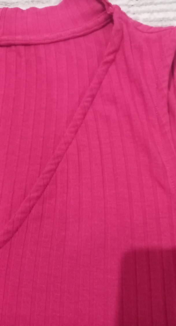 Pembe V Yaka Kadın Atlet - Görsel 3