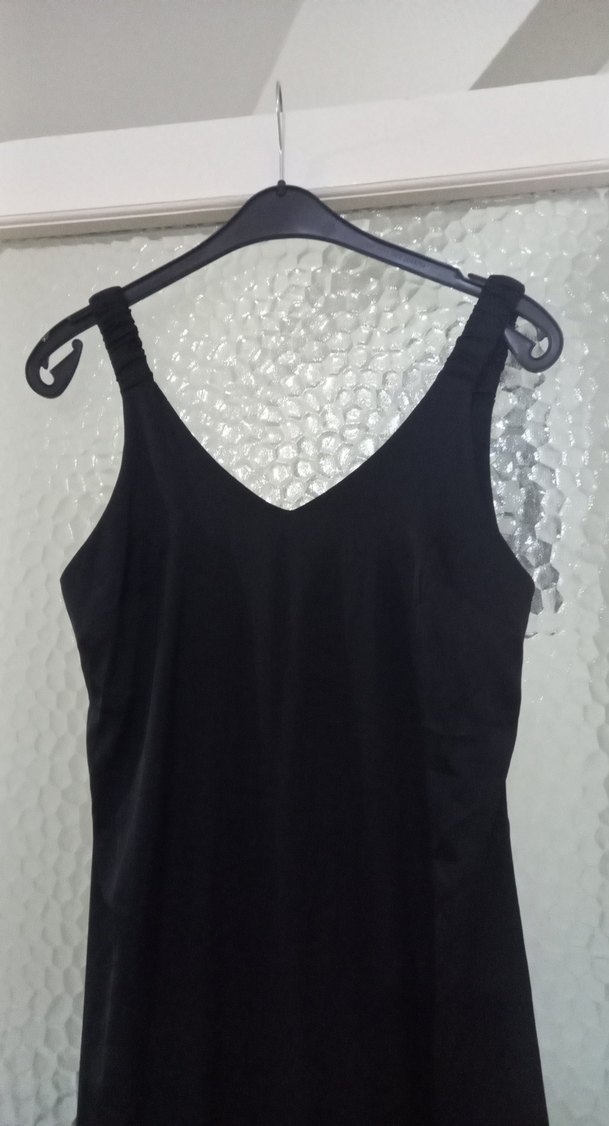 Siyah Uzun V Yaka Kolsuz Gotik Elbise - Görsel 2