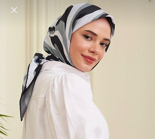 Siyah beyaz eşarp