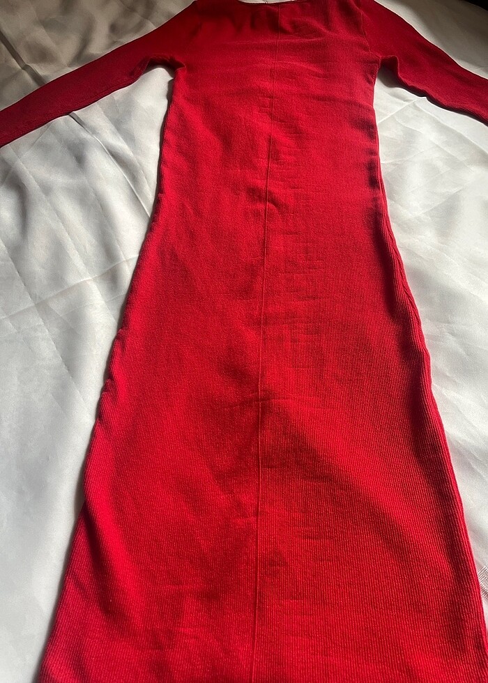 Kırmızı elbise - Görsel 3