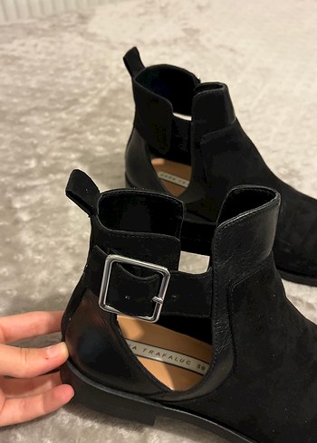 Siyah Süet Tokalı Kadın Bot - Görsel 2